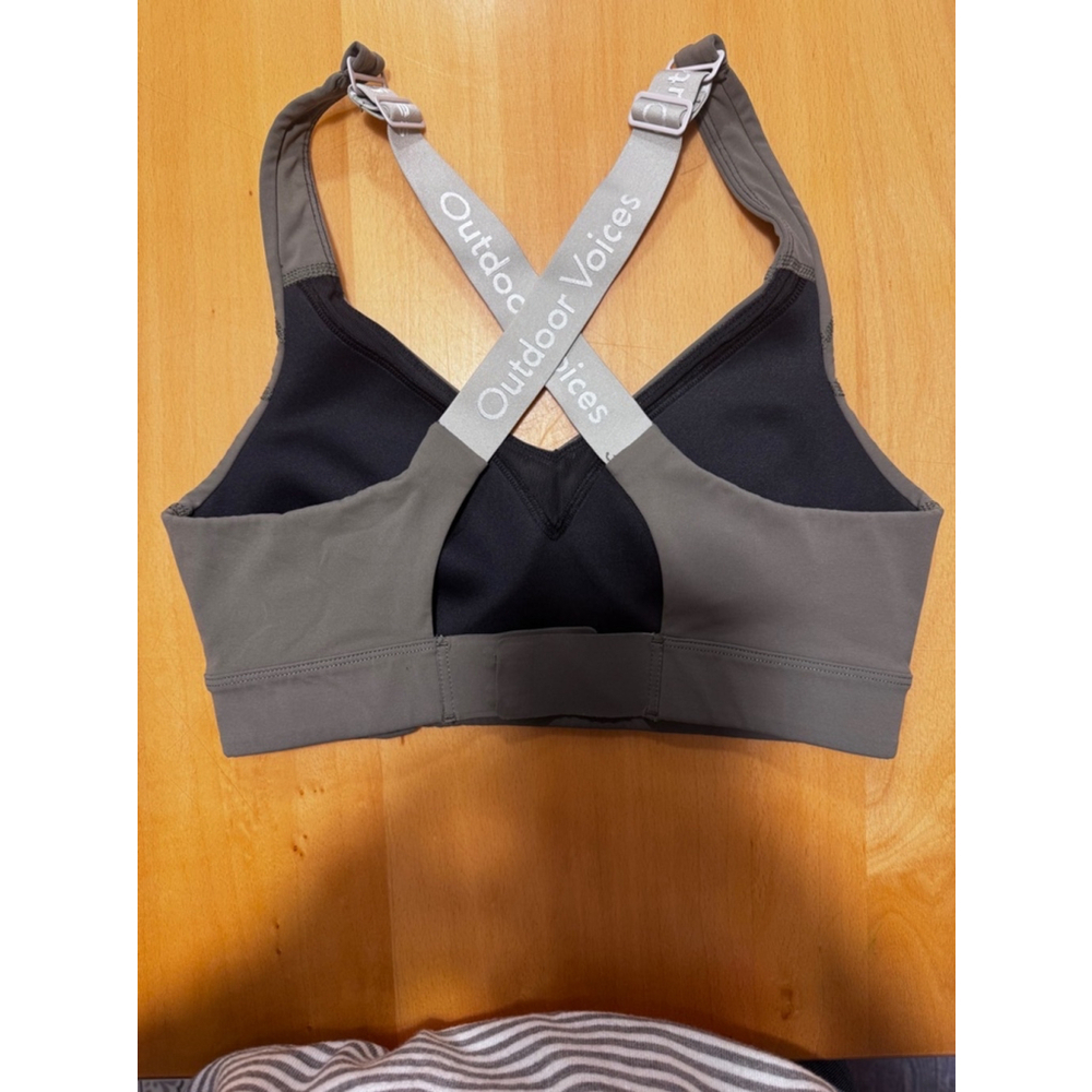 Outdoor Voices Adjustable Cross-Back Sports Bra - Size S/M (C Cup) olive - Picture 3 of 5